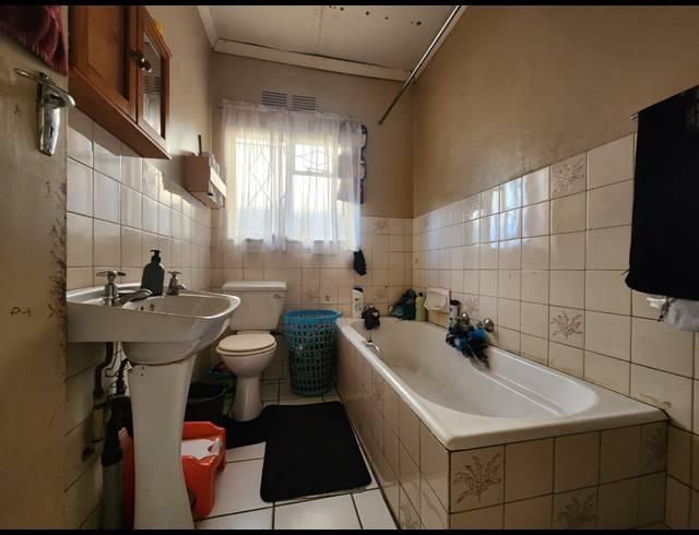 1 BEDROOM FLAT FOR SALE IN VANDERBIJLPARK CE 2